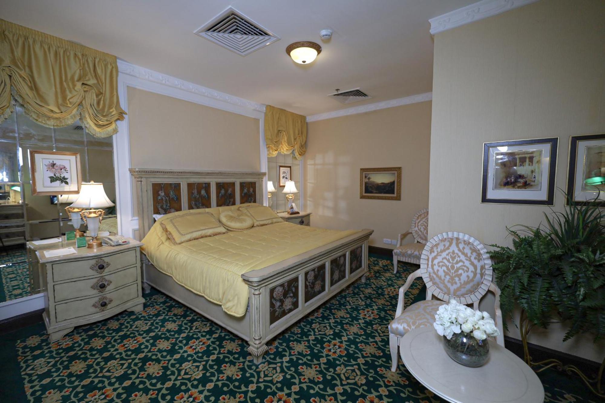 胡拜尔全套房酒店 阿可贺巴 外观 照片 A bedroom at the hotel