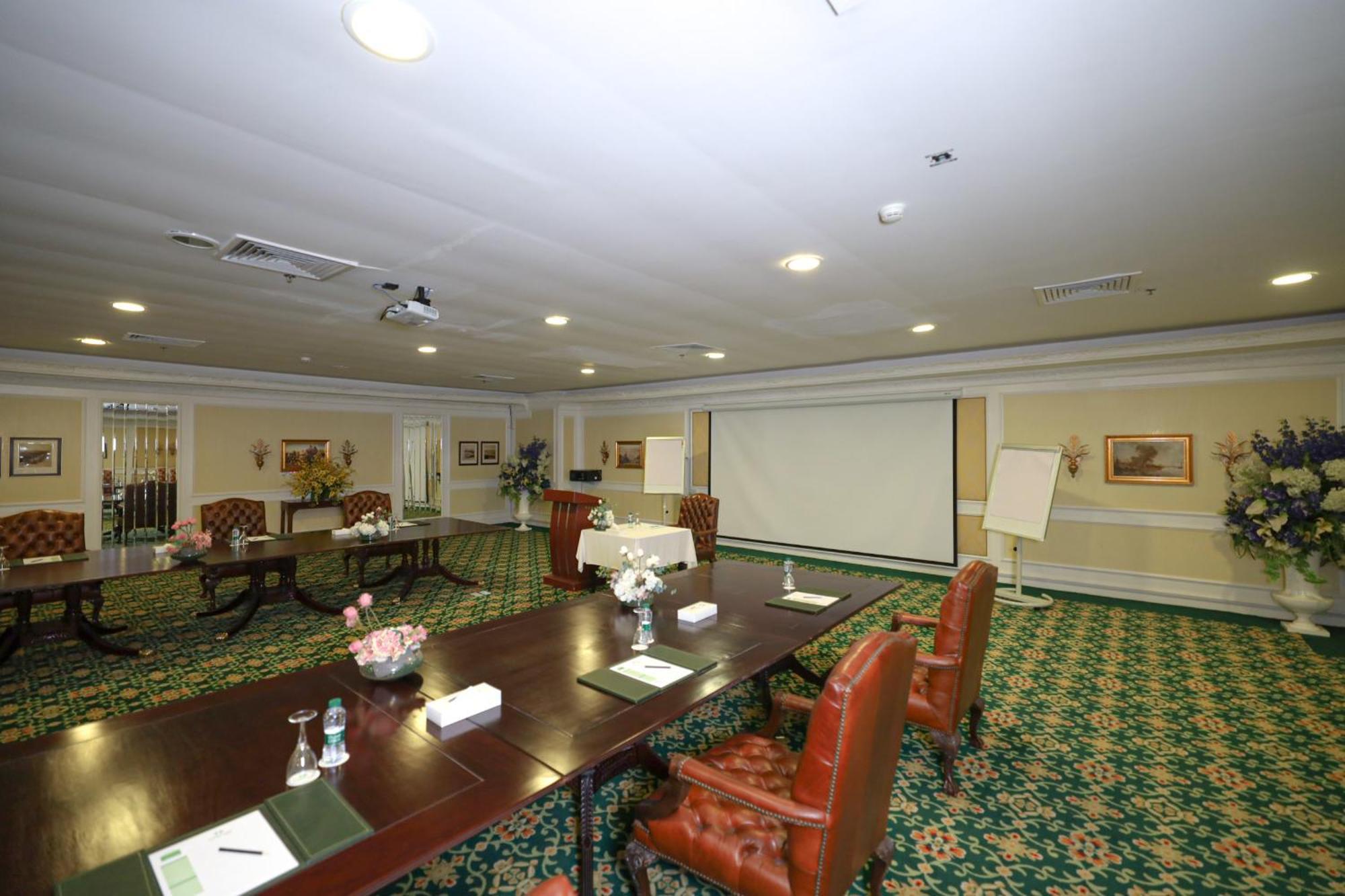 胡拜尔全套房酒店 阿可贺巴 外观 照片 The boardroom