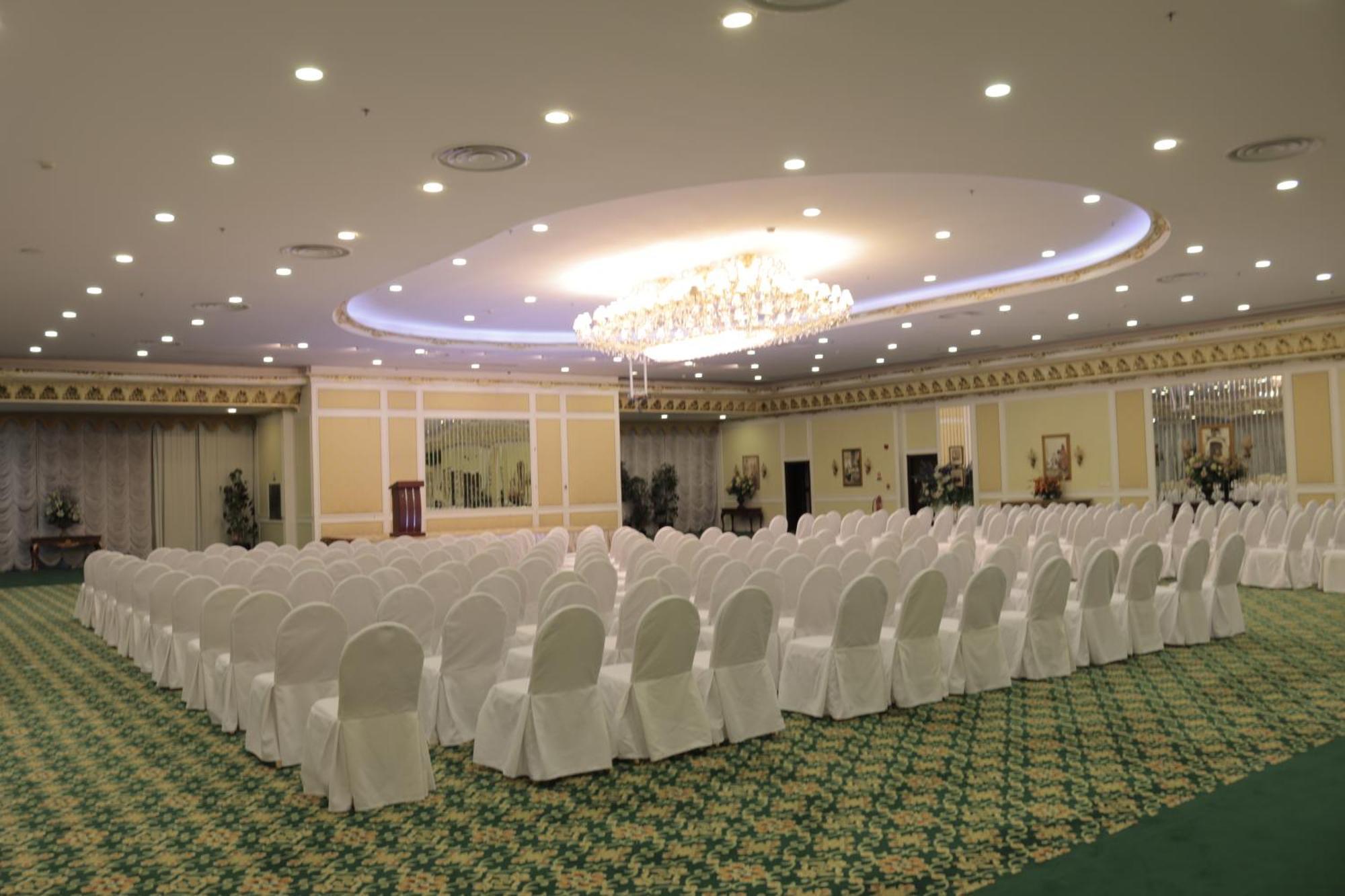 胡拜尔全套房酒店 阿可贺巴 外观 照片 The ballroom of the hotel