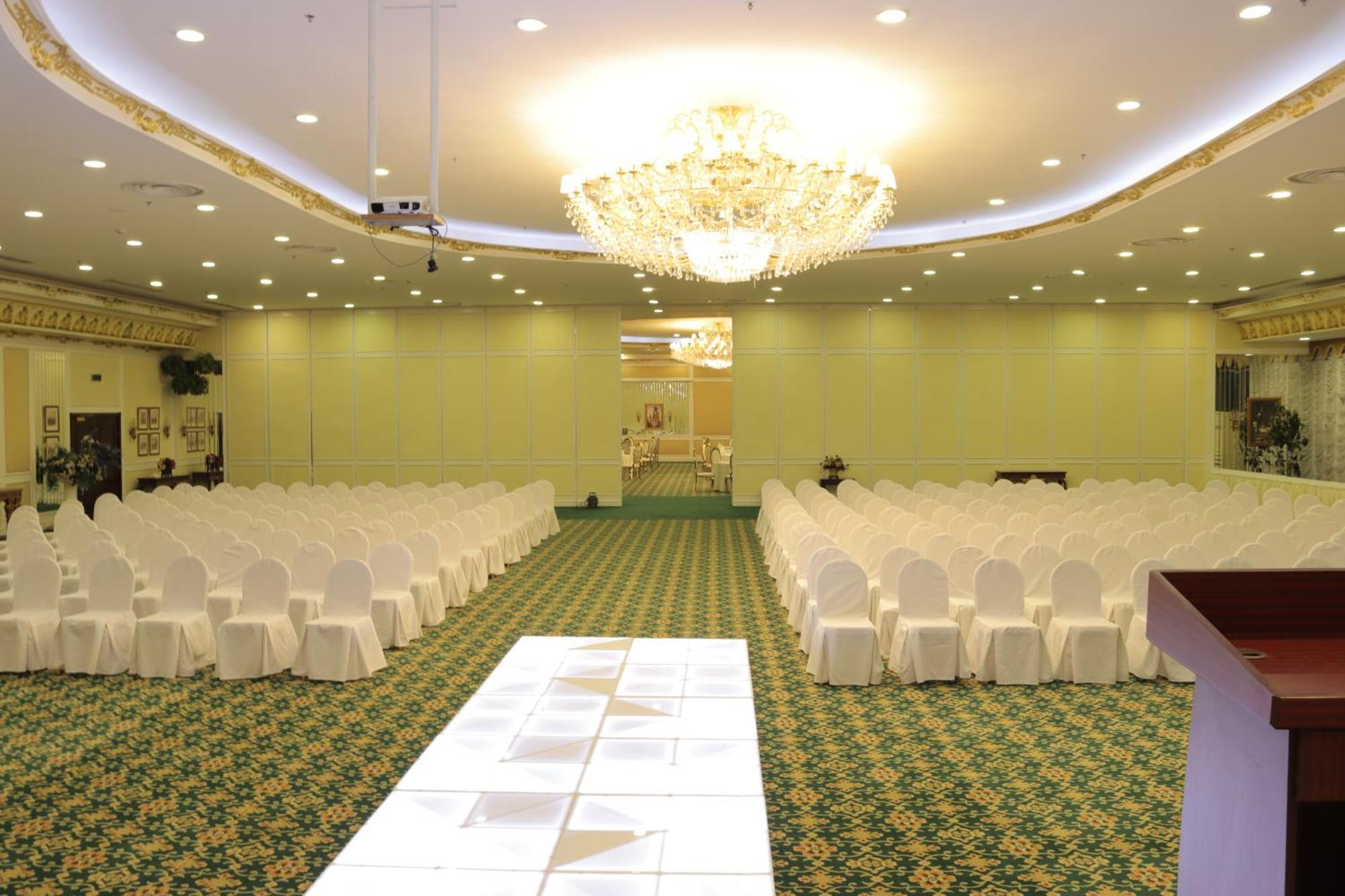 胡拜尔全套房酒店 阿可贺巴 外观 照片 The ballroom of the hotel