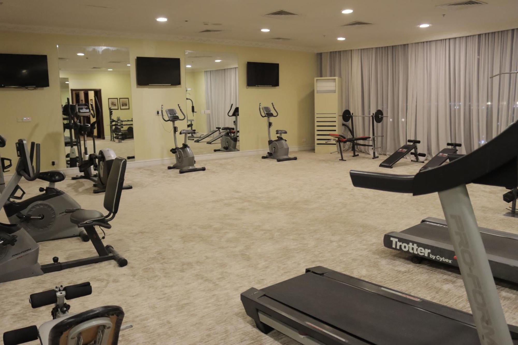 胡拜尔全套房酒店 阿可贺巴 外观 照片 The gym at the hotel