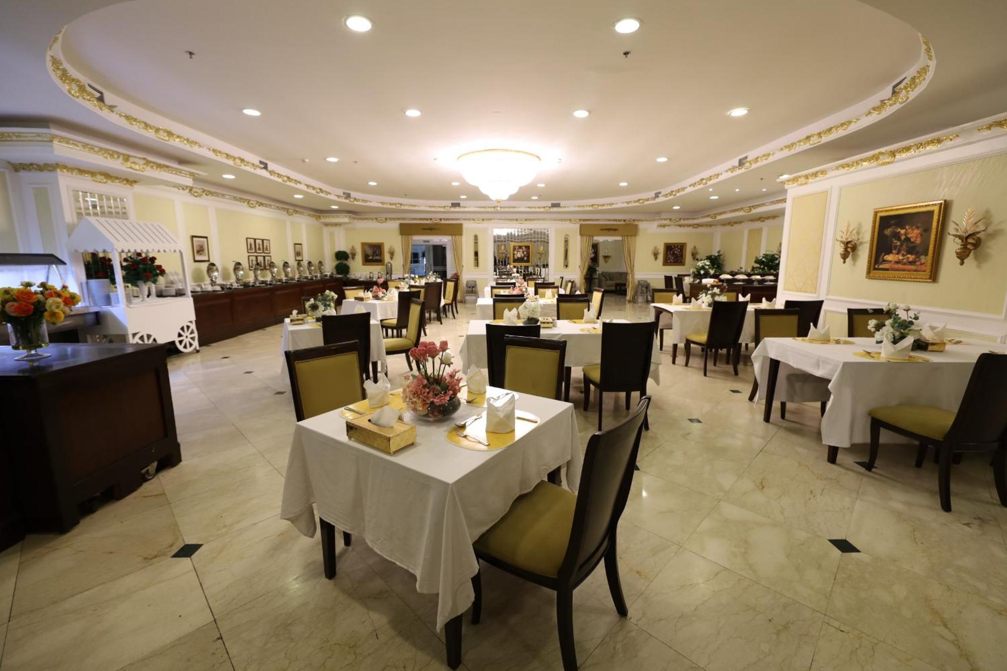 胡拜尔全套房酒店 阿可贺巴 外观 照片 The restaurant at the hotel
