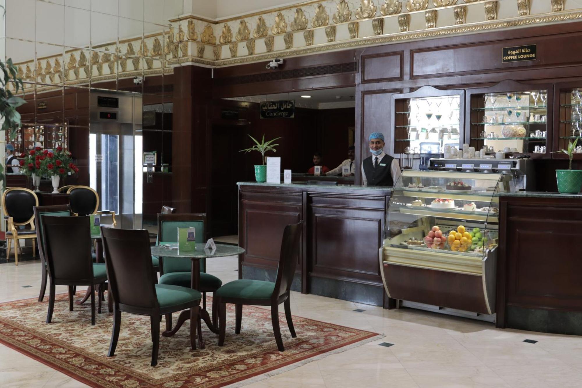 胡拜尔全套房酒店 阿可贺巴 外观 照片 The lobby of the hotel