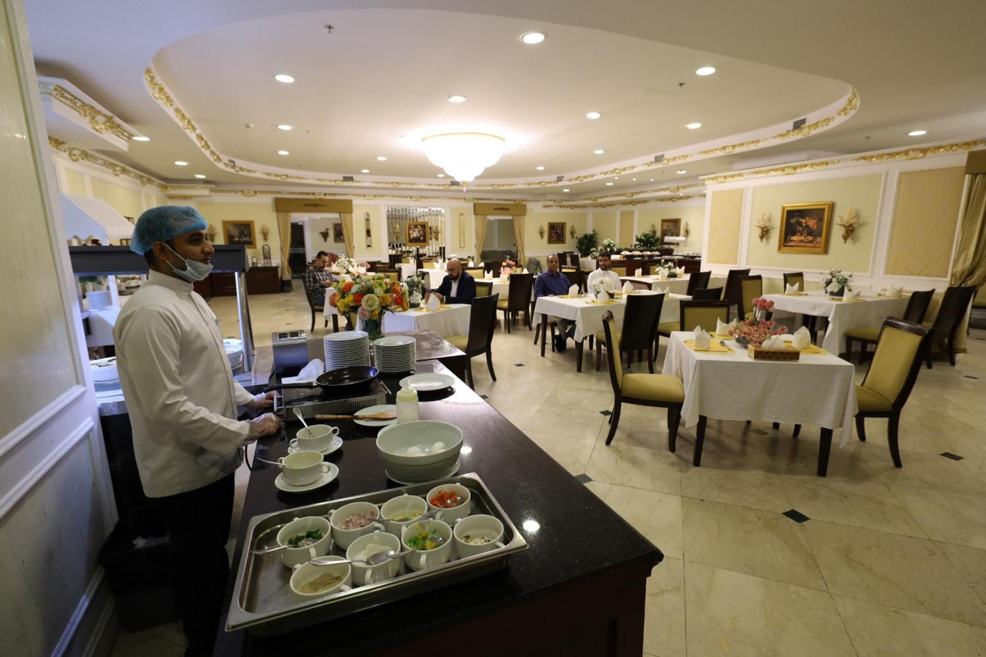 胡拜尔全套房酒店 阿可贺巴 外观 照片 A restaurant in a hotel