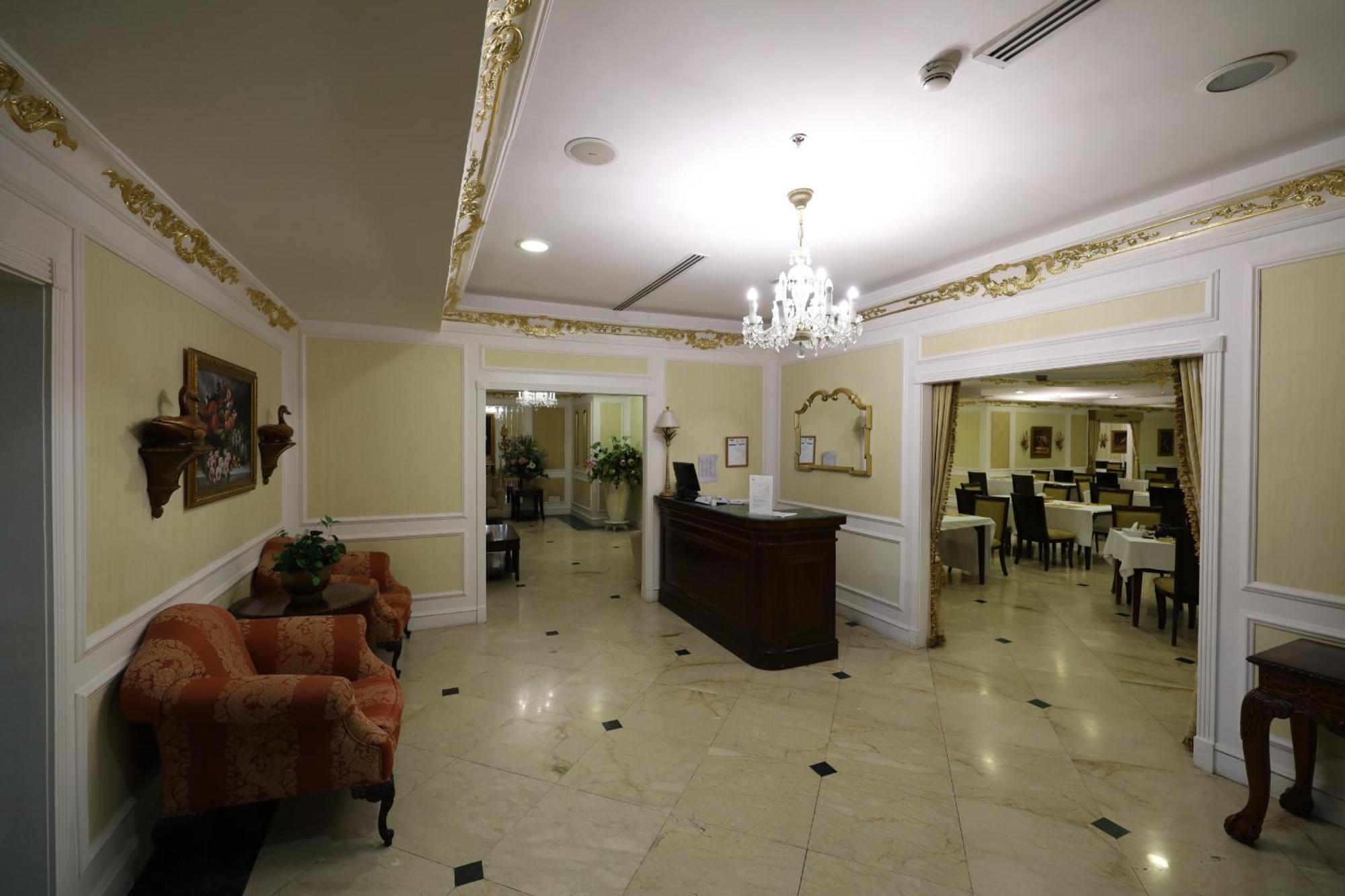 胡拜尔全套房酒店 阿可贺巴 外观 照片 The lobby of the hotel
