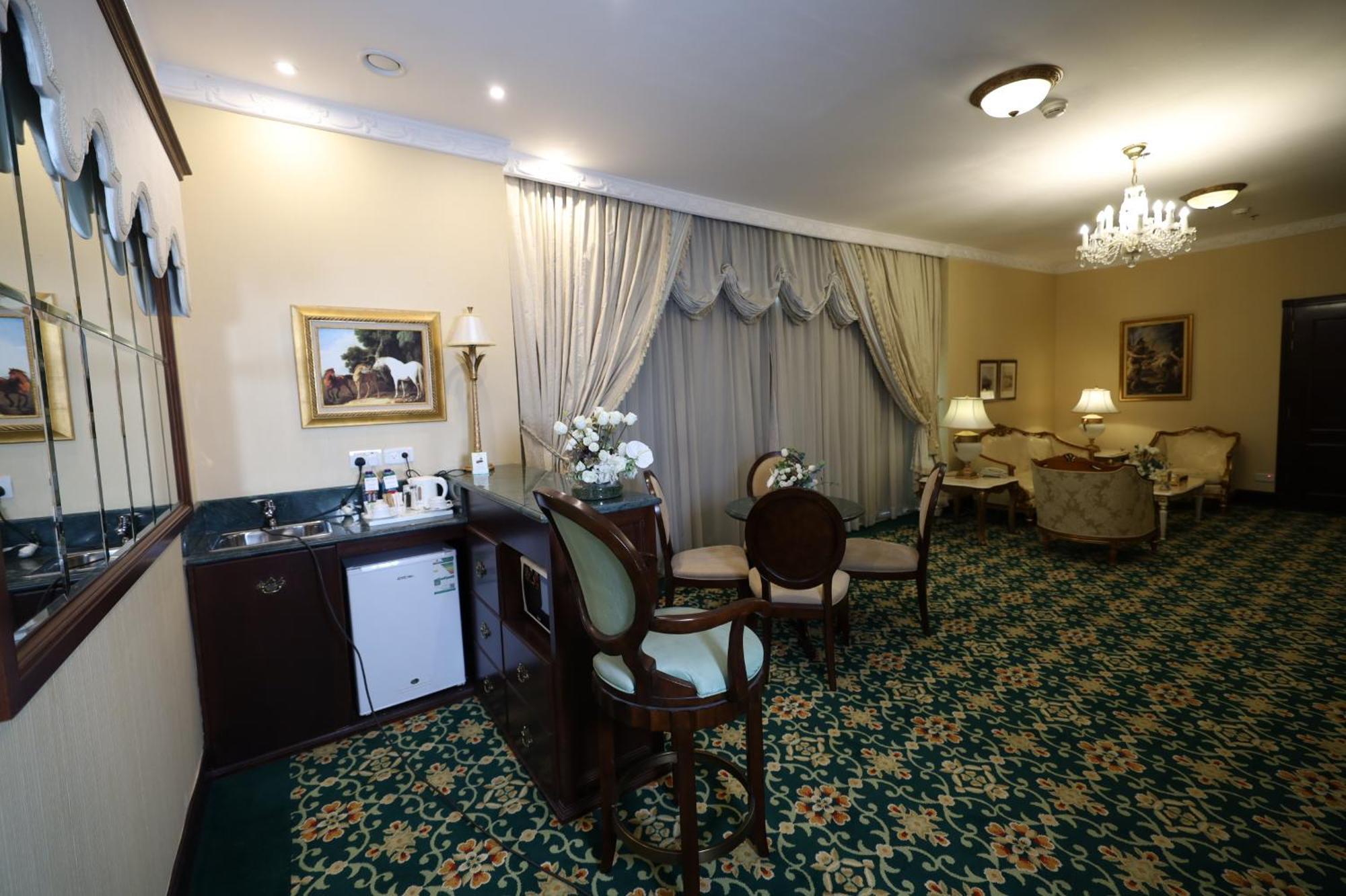 胡拜尔全套房酒店 阿可贺巴 外观 照片 A suite at the hotel