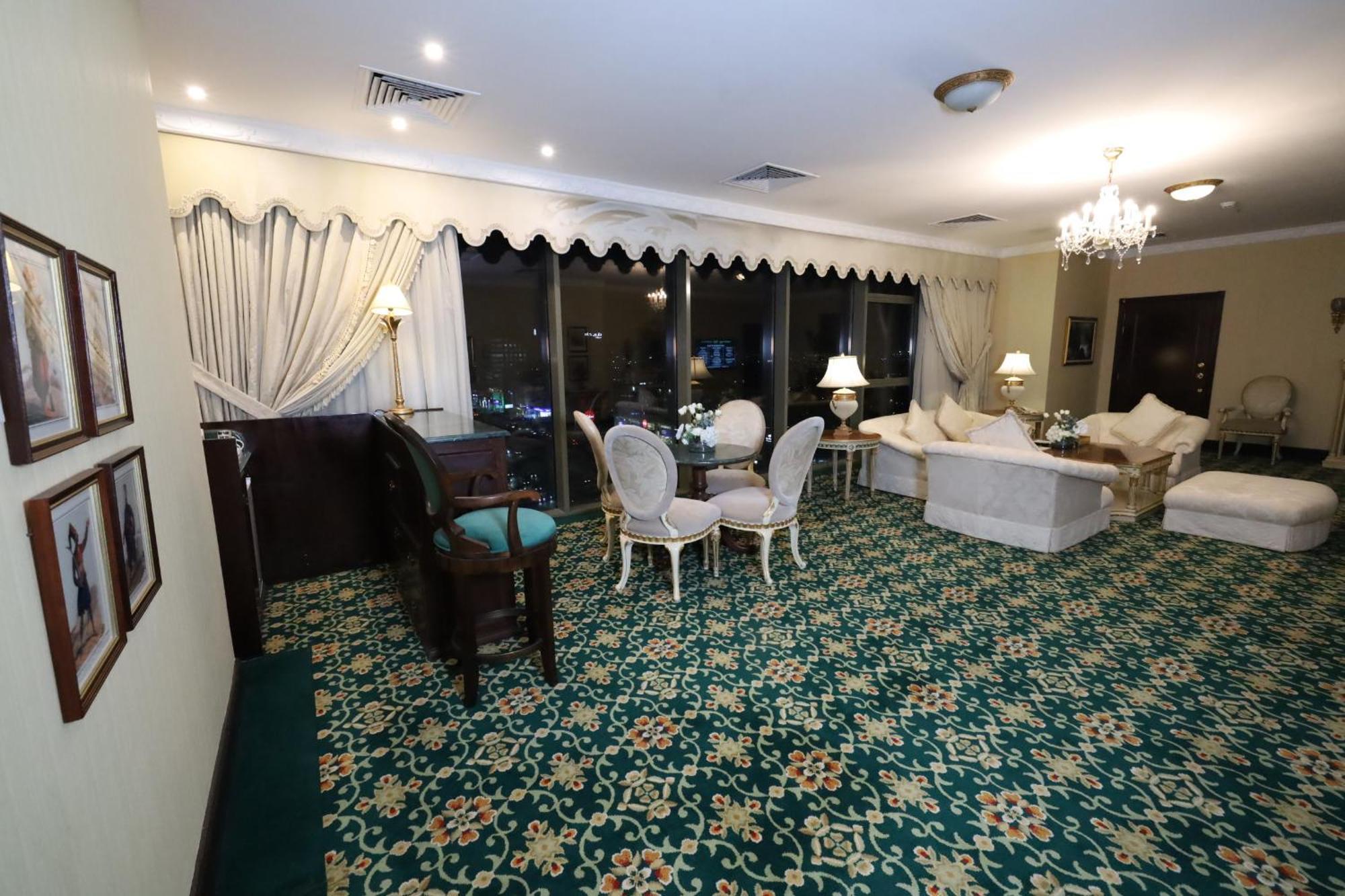胡拜尔全套房酒店 阿可贺巴 外观 照片 A suite at the hotel
