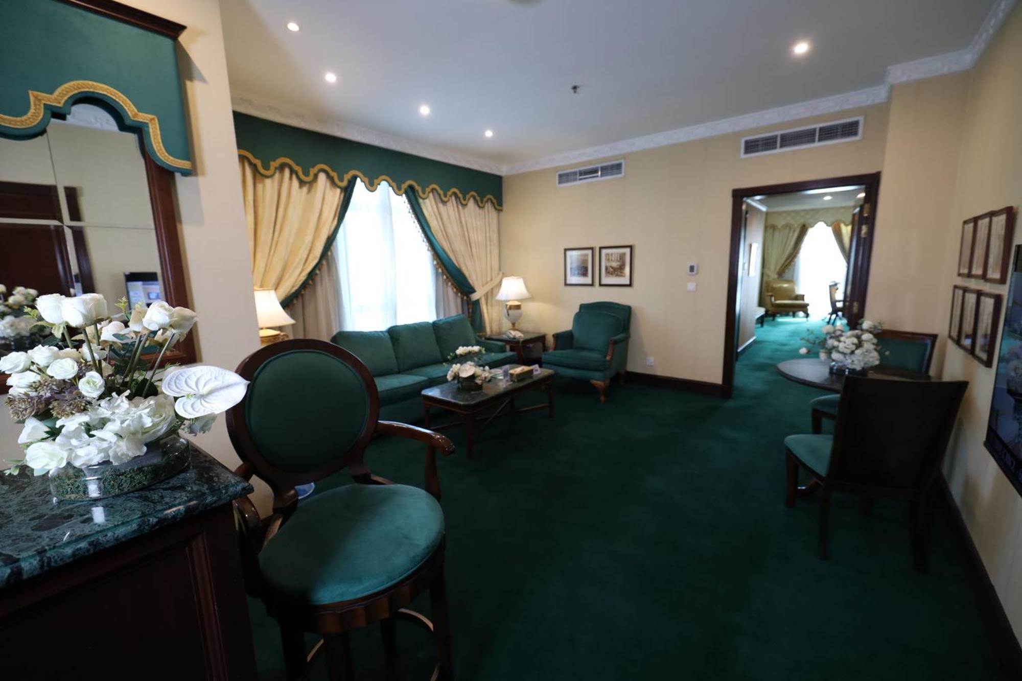胡拜尔全套房酒店 阿可贺巴 外观 照片 A suite at the hotel